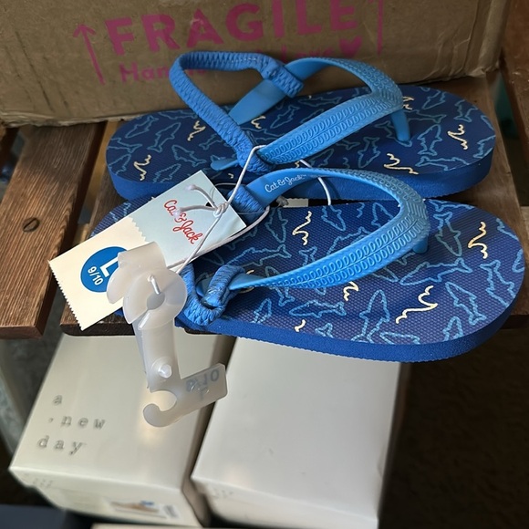 New with tags sandals. Size toddler large 9 to 10 cute blue with fish on them - Picture 4 of 8